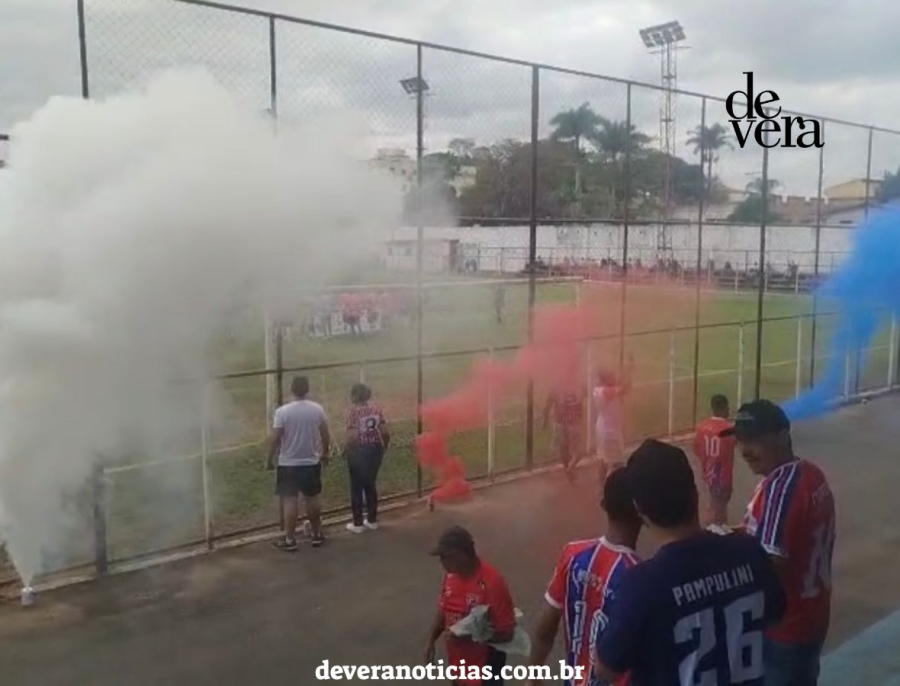 Clássico sem brilho em campo termina em empate, mas arquibancadas dão show