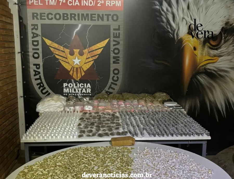 Polícia Militar apreende grande quantidade de drogas em São Joaquim de Bicas. Mais de 1500 pinos de cocaína, além maconha, crack e ecstasy.