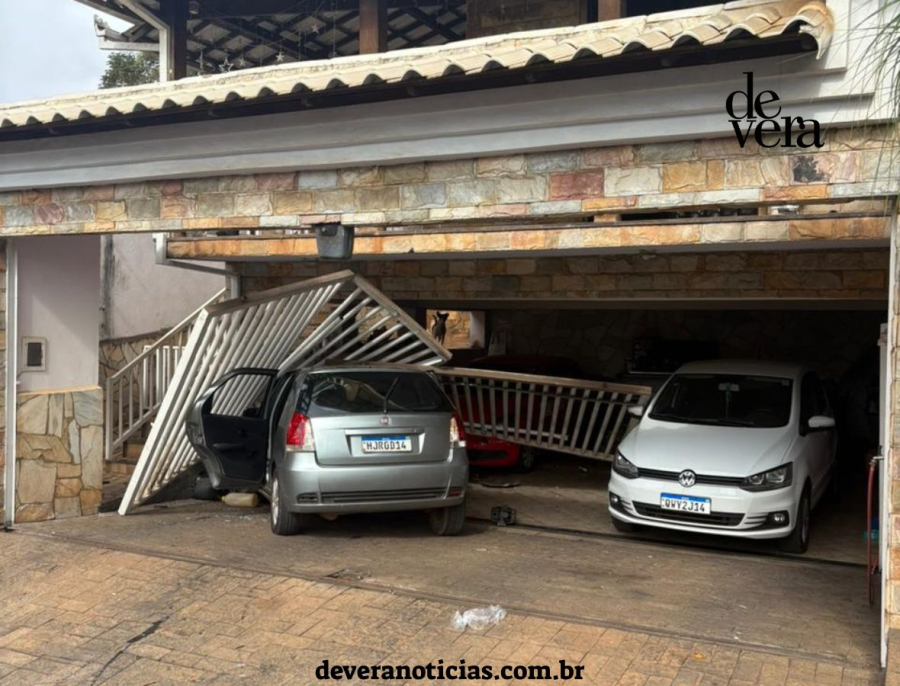 Carro desgovernado invade casa de dona de autoescola no bairro de Lourdes em Brumadinho